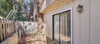 Nice 3 Bed townhome with in Morrow conveniently located/ Free Wi-Fi !!!