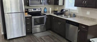 Elegant Family Home by Stadium, Airport, Shopping