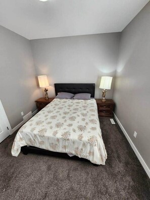 3 chambres, fer et planche à repasser, Wi-Fi, draps fournis