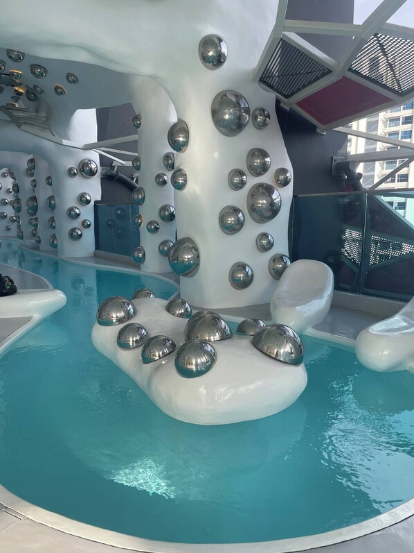 Appartement, 2 chambres, accessible aux personnes à mobilité réduite, vue sur la ville | Piscine | Piscine extérieure