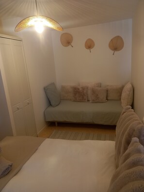 1 camera, Wi-Fi, lenzuola