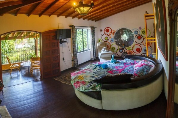 Shared Dormitory, 1 Bedroom, Smoking, Balcony | Living room