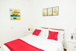 2 slaapkamers, een bureau, een strijkplank/strijkijzer, gratis wifi