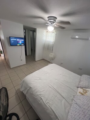 3 bedrooms, iron/ironing board, free WiFi