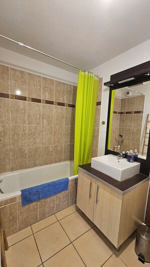 Hair dryer, soap, toilet paper - Rest, Relax (Nailloux)