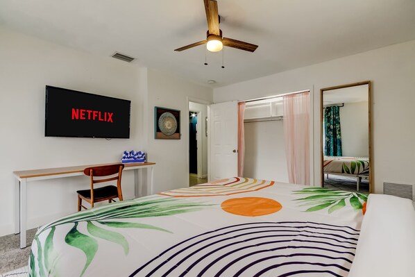 House | 2 bedrooms, Internet - Boho Beach Bliss 2BR Retreat Steps From the Sand (Indian Rocks Beach)