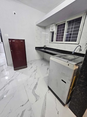 Superior Suite, Balcony, City View | Private kitchen