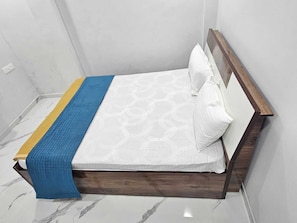 Premium-Suite, Balkon, Gartenblick | Bettwäsche aus ägyptischer Baumwolle, hochwertige Bettwaren