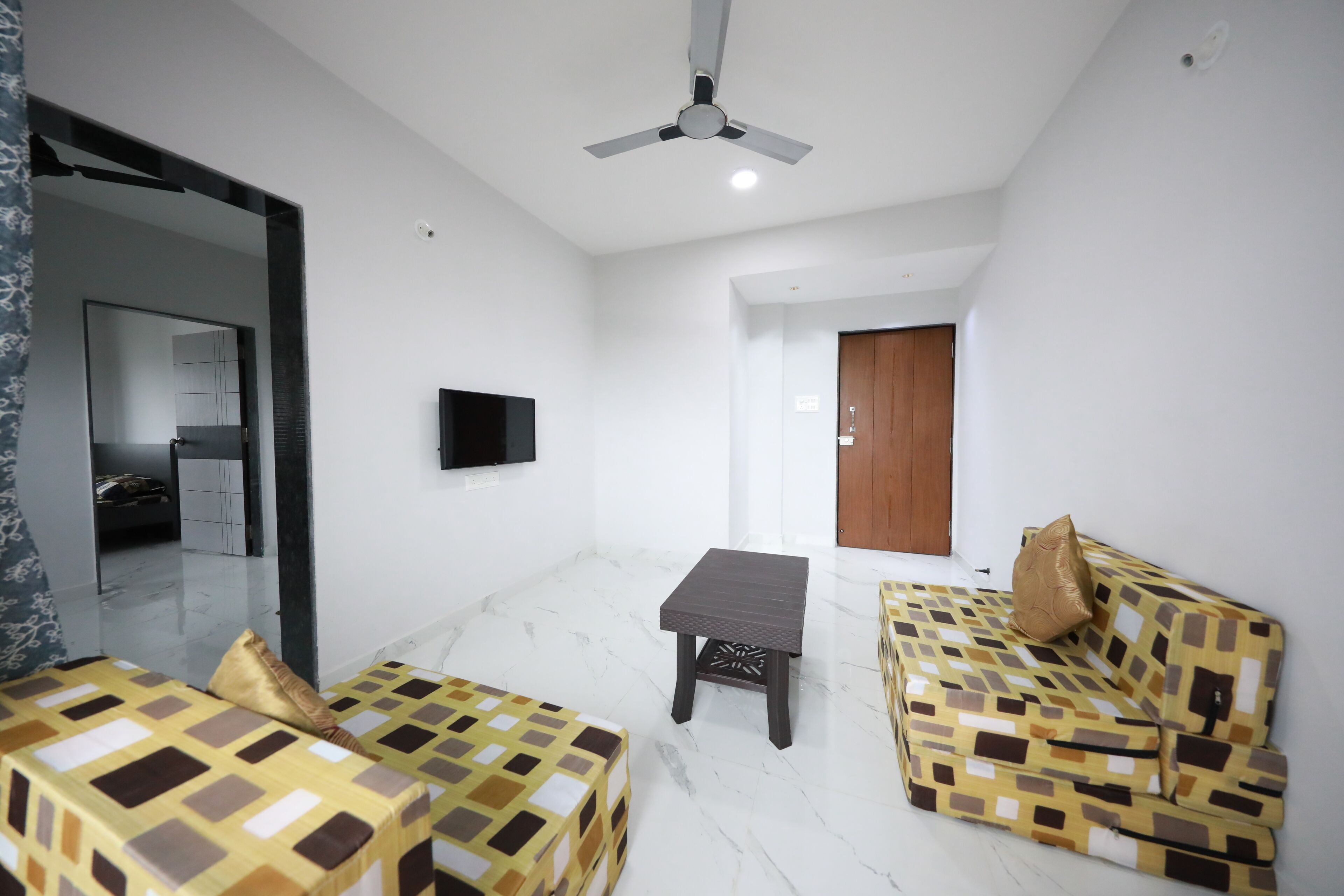 Svit Premium - balkong - utsikt mot trädgården | Vardagsrum