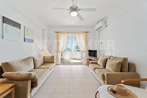 TV, offices - Apartment Karlota (Paralimni)