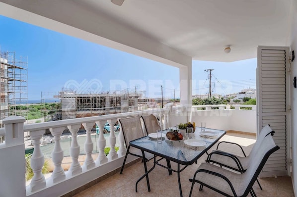 Outdoor dining - Apartment Karlota (Paralimni)