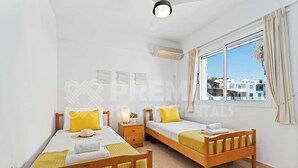 Room - Apartment Karlota (Paralimni)