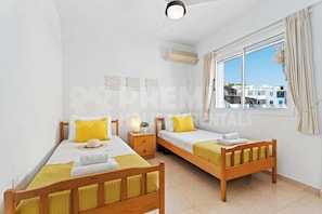 2 bedrooms, iron/ironing board, WiFi, bed sheets - Apartment Karlota (Paralimni)