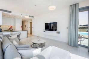 Deluxe Apartment, 1 King Bed, Balcony | Living area