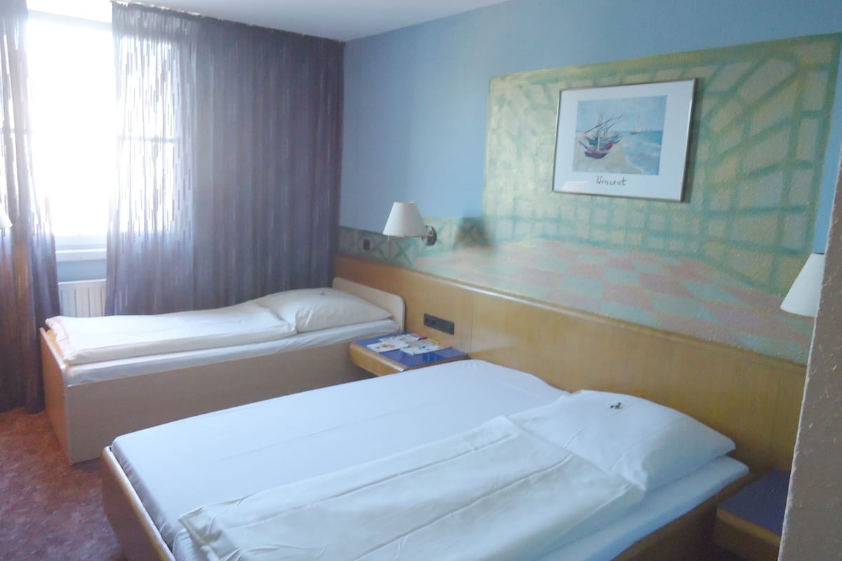 Classic Twin Room, City View | Langsir/tirai gelap terus, kalis bunyi, seterika/papan seterika, Wi-fi 