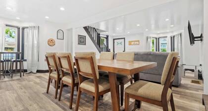 6BR Homes Perfect for Large Groups & Families Near Niagara Falls Attractions