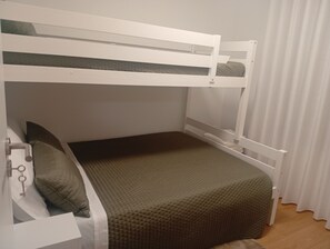 Iron/ironing board, Internet, bed sheets