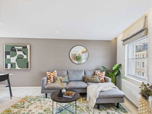 Televisión y oficina 