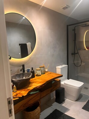 Shower, towels