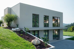 المنشأة من الخارج