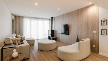 Télévision, cheminée