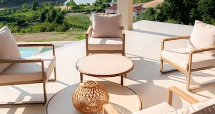 Apartment 'Miradouro' with Lake View, Wi-Fi and Air Conditioning