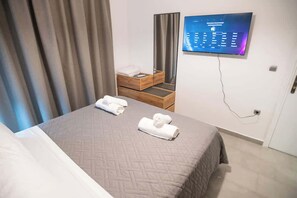 2 slaapkamers, een strijkplank/strijkijzer, reisbedje, wifi