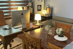 A home office with a desk, computer, lamp, and decorative items. - JIN bok rotj (Uljin-gun)