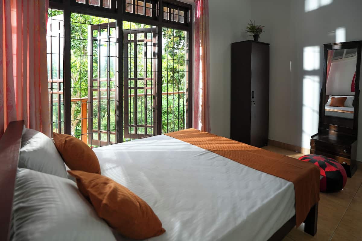 Superior Double Room, Garden View | Iron/ironing board