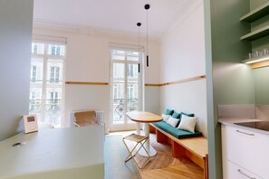Interior - JOIVY Delightful 1Bed studio w/ shared co-working (Paris)