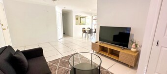 Private Suite 2 bedrooms with kitchen & livingroom
