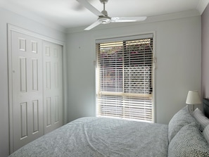 2 habitaciones, tabla de planchar con plancha, wifi y ropa de cama
