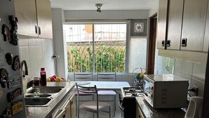 Microwave, oven, stovetop - Room with private bathroom. Excellent location steps from the beach. (Valparaíso)
