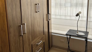 Interior - Room with private bathroom. Excellent location steps from the beach. (Valparaíso)