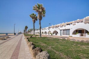 Property grounds - Holiday Home 'Primera Linea En Matalascañas' with Sea View, Wi-Fi and Air Conditioning (Almonte)