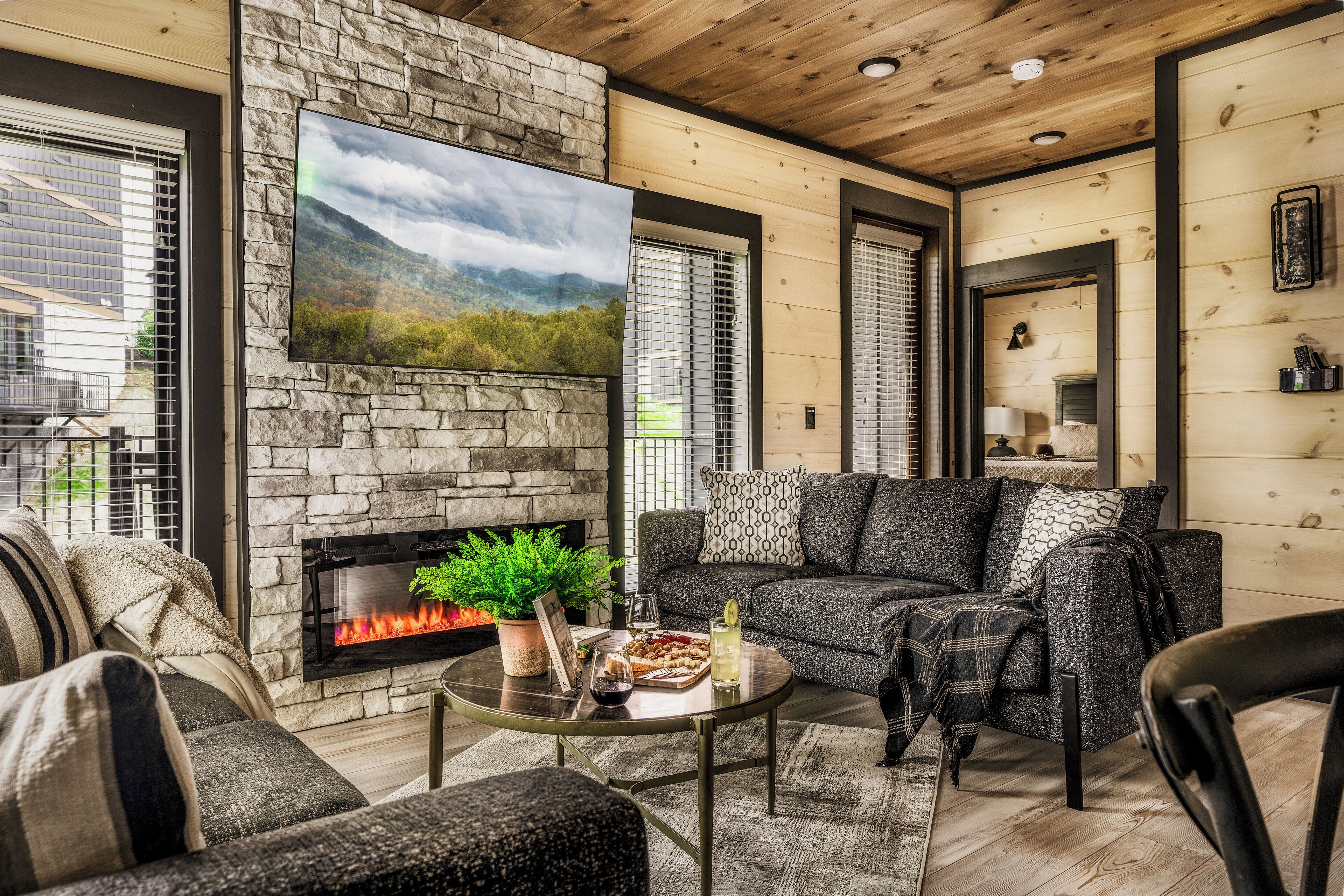 Presidential Cabin, 5 Bedrooms, Private Pool, Mountain View | Living room