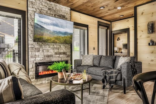Presidential Cabin, 5 Bedrooms, Private Pool, Mountain View | Living room
