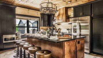 Presidential Cabin, 5 Bedrooms, Private Pool, Mountain View | Dining room
