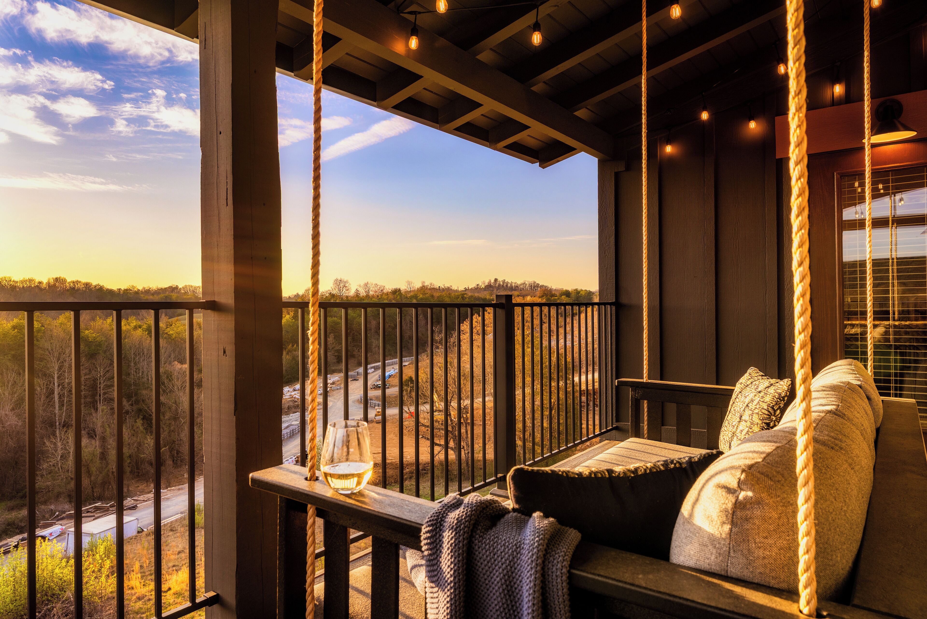 Luxury Cabin, 6 Bedrooms, Private Pool, Mountain View | Balcony