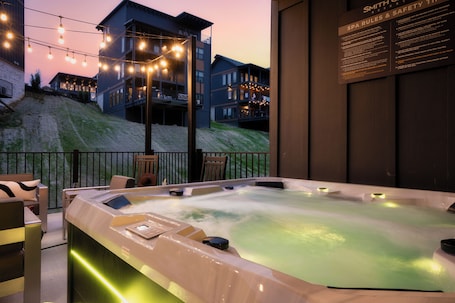 Presidential Cabin, 5 Bedrooms, Private Pool, Mountain View | Room amenity
