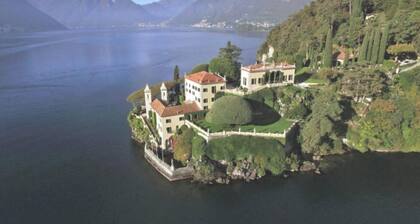 Elegant 3-Level Lake Villa with Pool, Garden & Panoramic Penthouse Terrace