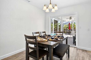 Dining - Buffalo Bungalow (Indian Rocks Beach)
