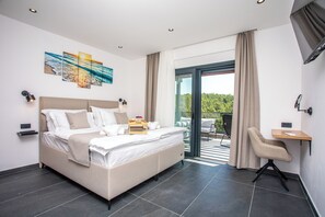 4 bedrooms, in-room safe, desk, iron/ironing board