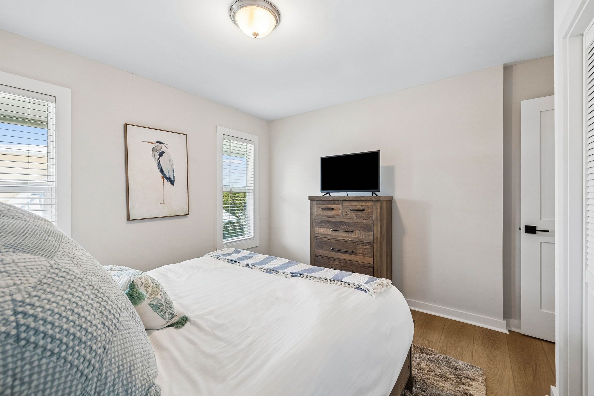 4 bedrooms, WiFi (free), bed sheets