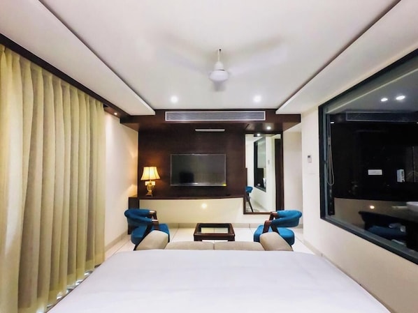 Superior Room | Laptop workspace, free WiFi, bed sheets