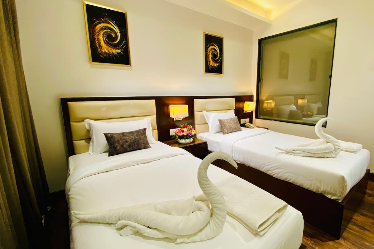 Corporate Twin Bedroom | WiFi (free), bed sheets