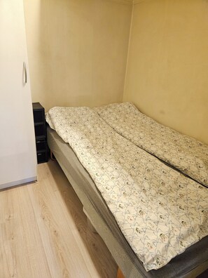 1 slaapkamer, een strijkplank/strijkijzer, wifi, beddengoed