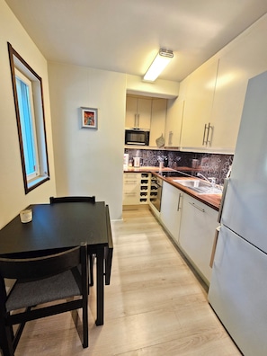 Microwave, oven, stovetop, dishwasher - Apartment is central part of Oslo (Oslo)