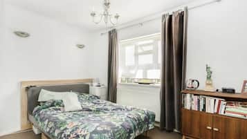4 bedrooms, iron/ironing board, internet