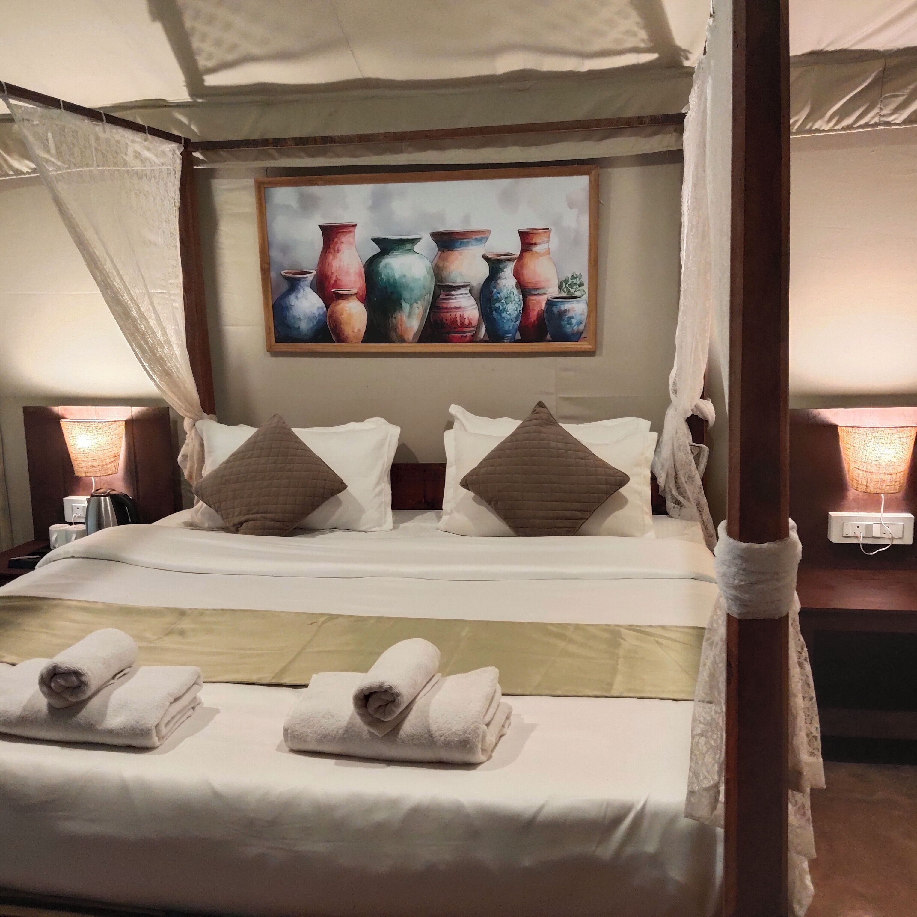 Desk, laptop workspace, free WiFi